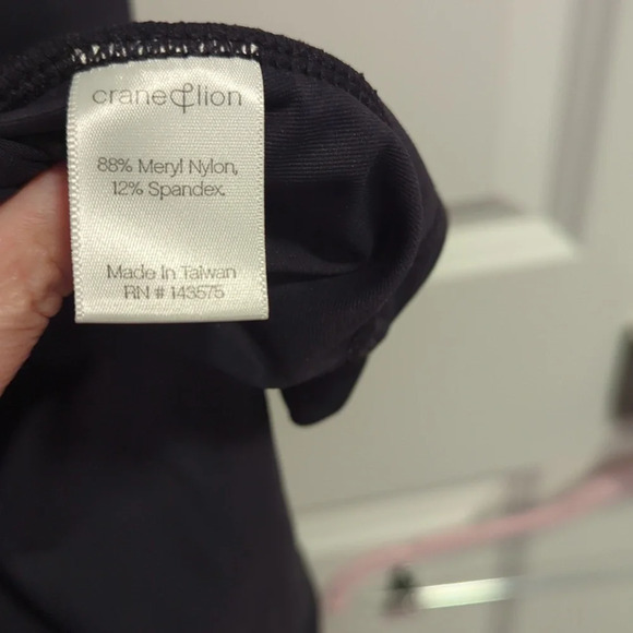 Crane and Lion workout tank top with built in bra - Picture 3 of 3